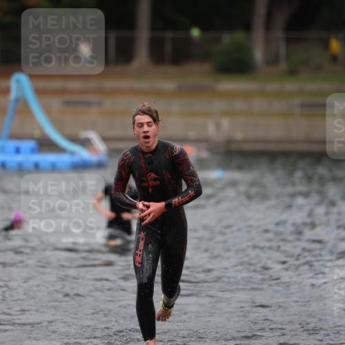 14.09.2025 - Stadtparktriathlon Michael Strokosch http://msf.ph/oto/8875566 14.09.2025 13:07:42 Schwimmen 1551, 1558 meine-sportfotos.de
