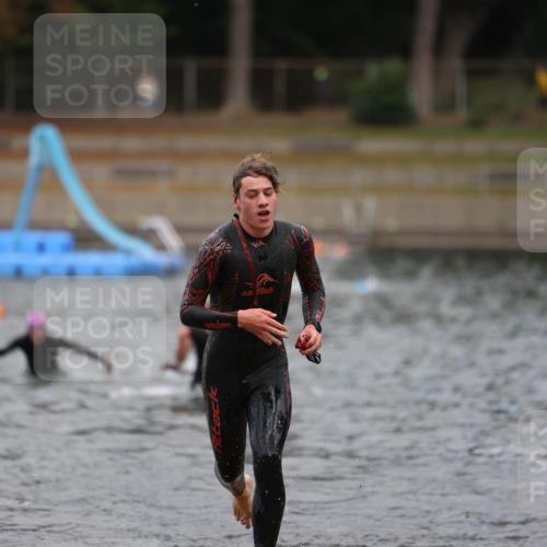 14.09.2025 - Stadtparktriathlon Michael Strokosch http://msf.ph/oto/8875568 14.09.2025 13:07:42 Schwimmen 1551, 1558 meine-sportfotos.de