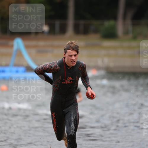 14.09.2025 - Stadtparktriathlon Michael Strokosch http://msf.ph/oto/8875571 14.09.2025 13:07:43 Schwimmen 1545, 1551, 1558 meine-sportfotos.de