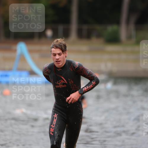 14.09.2025 - Stadtparktriathlon Michael Strokosch http://msf.ph/oto/8875572 14.09.2025 13:07:43 Schwimmen 1545, 1551, 1558 meine-sportfotos.de