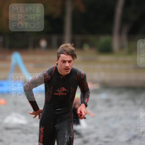 14.09.2025 - Stadtparktriathlon Michael Strokosch http://msf.ph/oto/8875574 14.09.2025 13:07:44 Schwimmen 1545, 1551, 1558 meine-sportfotos.de