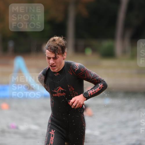 14.09.2025 - Stadtparktriathlon Michael Strokosch http://msf.ph/oto/8875575 14.09.2025 13:07:44 Schwimmen 1545, 1551, 1558 meine-sportfotos.de