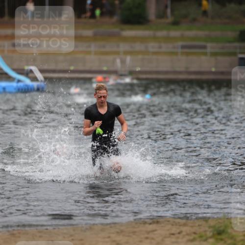14.09.2025 - Stadtparktriathlon Michael Strokosch http://msf.ph/oto/8875582 14.09.2025 13:07:47 Schwimmen 1537, 1545, 1551, 1558 meine-sportfotos.de