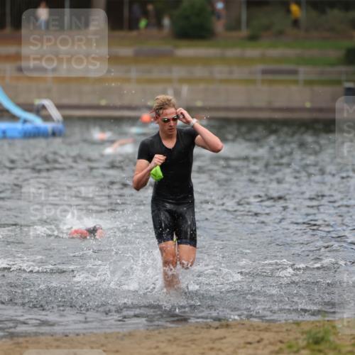 14.09.2025 - Stadtparktriathlon Michael Strokosch http://msf.ph/oto/8875585 14.09.2025 13:07:48 Schwimmen 1537, 1545, 1558 meine-sportfotos.de
