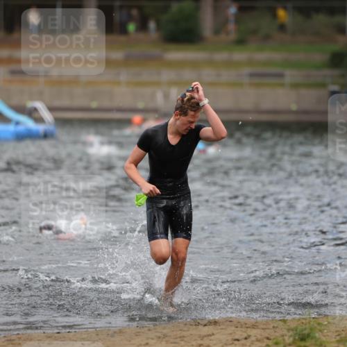 14.09.2025 - Stadtparktriathlon Michael Strokosch http://msf.ph/oto/8875586 14.09.2025 13:07:49 Schwimmen 1537, 1545, 1558 meine-sportfotos.de