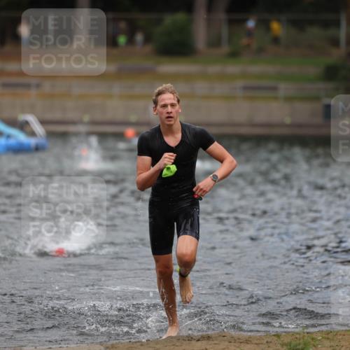 14.09.2025 - Stadtparktriathlon Michael Strokosch http://msf.ph/oto/8875588 14.09.2025 13:07:49 Schwimmen 1537, 1545, 1558 meine-sportfotos.de