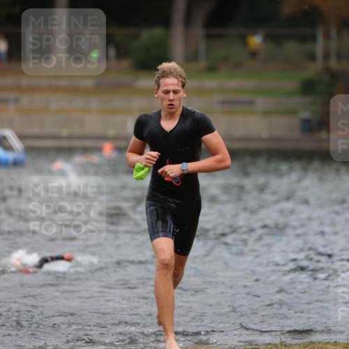 14.09.2025 - Stadtparktriathlon Michael Strokosch http://msf.ph/oto/8875590 14.09.2025 13:07:50 Schwimmen 1537, 1545, 1558 meine-sportfotos.de