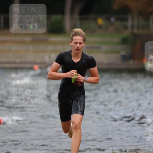 14.09.2025 - Stadtparktriathlon Michael Strokosch http://msf.ph/oto/8875591 14.09.2025 13:07:50 Schwimmen 1537, 1545, 1558 meine-sportfotos.de