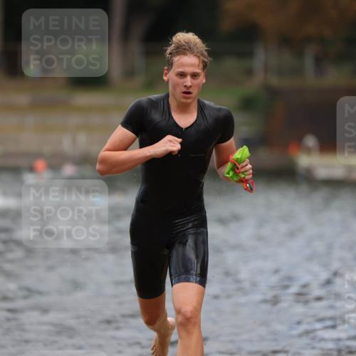 14.09.2025 - Stadtparktriathlon Michael Strokosch http://msf.ph/oto/8875595 14.09.2025 13:07:51 Schwimmen 1537, 1545, 1558 meine-sportfotos.de