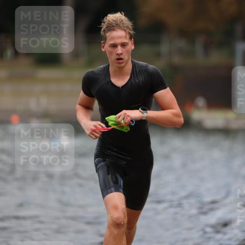 14.09.2025 - Stadtparktriathlon Michael Strokosch http://msf.ph/oto/8875597 14.09.2025 13:07:51 Schwimmen 1537, 1545, 1558 meine-sportfotos.de