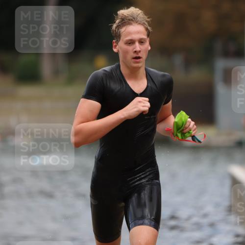 14.09.2025 - Stadtparktriathlon Michael Strokosch http://msf.ph/oto/8875598 14.09.2025 13:07:51 Schwimmen 1537, 1545, 1558 meine-sportfotos.de