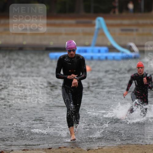 14.09.2025 - Stadtparktriathlon Michael Strokosch http://msf.ph/oto/8875601 14.09.2025 13:07:53 Schwimmen 1537, 1545, 1558 meine-sportfotos.de