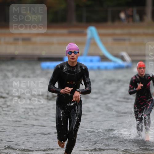 14.09.2025 - Stadtparktriathlon Michael Strokosch http://msf.ph/oto/8875606 14.09.2025 13:07:54 Schwimmen 1537, 1545, 1558 meine-sportfotos.de