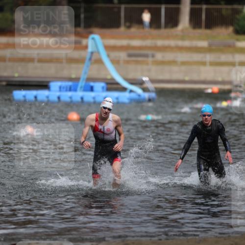14.09.2025 - Stadtparktriathlon Michael Strokosch http://msf.ph/oto/8875637 14.09.2025 13:08:24 Schwimmen 1543, 1546 meine-sportfotos.de