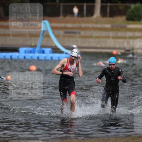 14.09.2025 - Stadtparktriathlon Michael Strokosch http://msf.ph/oto/8875643 14.09.2025 13:08:26 Schwimmen 1543, 1546 meine-sportfotos.de