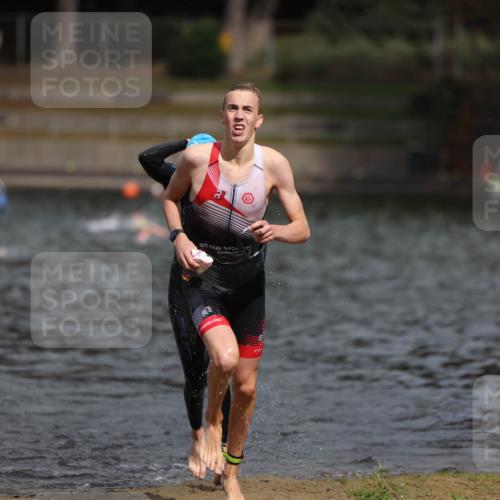 14.09.2025 - Stadtparktriathlon Michael Strokosch http://msf.ph/oto/8875651 14.09.2025 13:08:28 Schwimmen 1543, 1546 meine-sportfotos.de