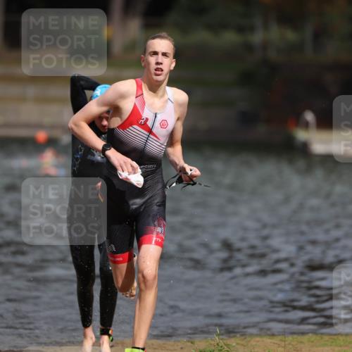 14.09.2025 - Stadtparktriathlon Michael Strokosch http://msf.ph/oto/8875654 14.09.2025 13:08:29 Schwimmen 1543, 1546 meine-sportfotos.de