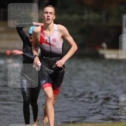 14.09.2025 - Stadtparktriathlon Michael Strokosch http://msf.ph/oto/8875655 14.09.2025 13:08:29 Schwimmen 1543, 1546 meine-sportfotos.de