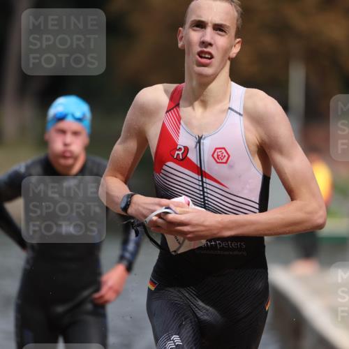 14.09.2025 - Stadtparktriathlon Michael Strokosch http://msf.ph/oto/8875664 14.09.2025 13:08:31 Schwimmen 1543, 1546 meine-sportfotos.de