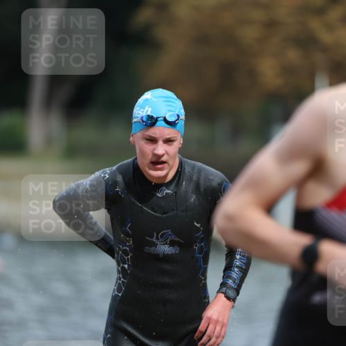 14.09.2025 - Stadtparktriathlon Michael Strokosch http://msf.ph/oto/8875665 14.09.2025 13:08:31 Schwimmen 1543, 1546 meine-sportfotos.de