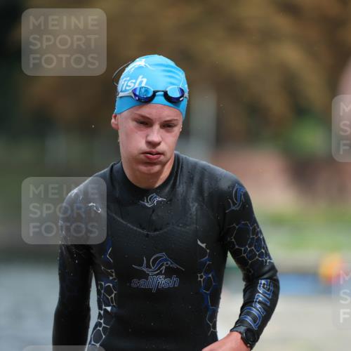14.09.2025 - Stadtparktriathlon Michael Strokosch http://msf.ph/oto/8875668 14.09.2025 13:08:32 Schwimmen 1543, 1546 meine-sportfotos.de