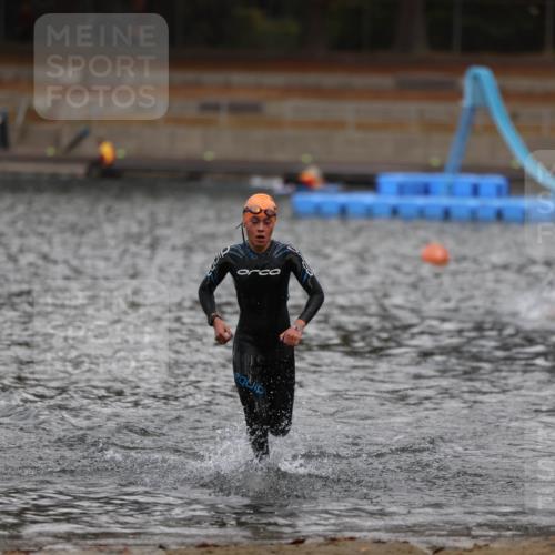14.09.2025 - Stadtparktriathlon Michael Strokosch http://msf.ph/oto/8875678 14.09.2025 13:08:44 Schwimmen 1526 meine-sportfotos.de
