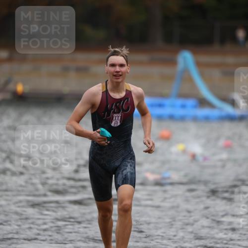 14.09.2025 - Stadtparktriathlon Michael Strokosch http://msf.ph/oto/8875708 14.09.2025 13:09:00 Schwimmen 1530, 1547 meine-sportfotos.de