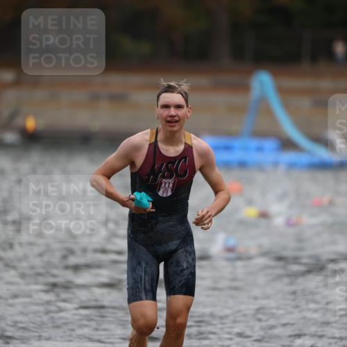 14.09.2025 - Stadtparktriathlon Michael Strokosch http://msf.ph/oto/8875709 14.09.2025 13:09:00 Schwimmen 1530, 1547 meine-sportfotos.de