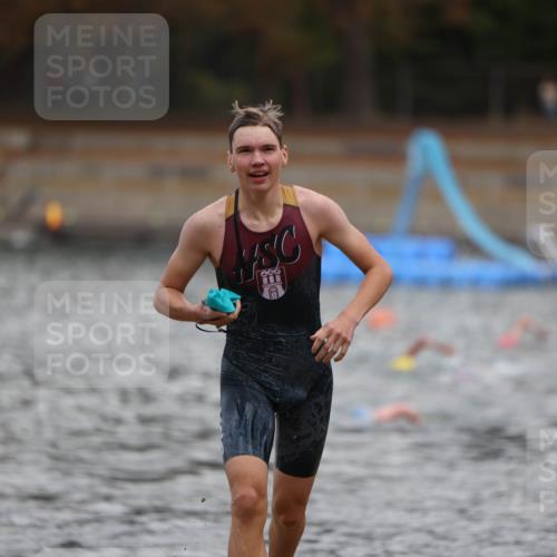 14.09.2025 - Stadtparktriathlon Michael Strokosch http://msf.ph/oto/8875711 14.09.2025 13:09:00 Schwimmen 1530, 1547 meine-sportfotos.de