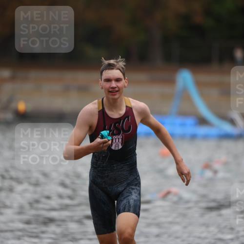 14.09.2025 - Stadtparktriathlon Michael Strokosch http://msf.ph/oto/8875712 14.09.2025 13:09:00 Schwimmen 1530, 1547 meine-sportfotos.de