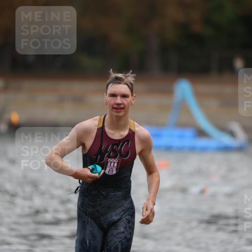 14.09.2025 - Stadtparktriathlon Michael Strokosch http://msf.ph/oto/8875714 14.09.2025 13:09:01 Schwimmen 1530, 1547 meine-sportfotos.de