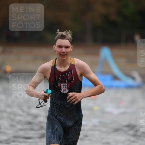 14.09.2025 - Stadtparktriathlon Michael Strokosch http://msf.ph/oto/8875715 14.09.2025 13:09:01 Schwimmen 1530, 1547 meine-sportfotos.de