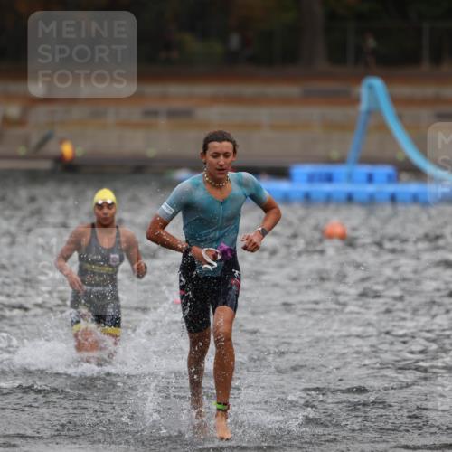 14.09.2025 - Stadtparktriathlon Michael Strokosch http://msf.ph/oto/8875746 14.09.2025 13:09:17 Schwimmen 1525, 1541, 1552 meine-sportfotos.de