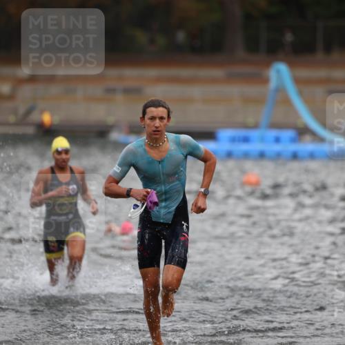 14.09.2025 - Stadtparktriathlon Michael Strokosch http://msf.ph/oto/8875749 14.09.2025 13:09:18 Schwimmen 1525, 1541, 1552 meine-sportfotos.de