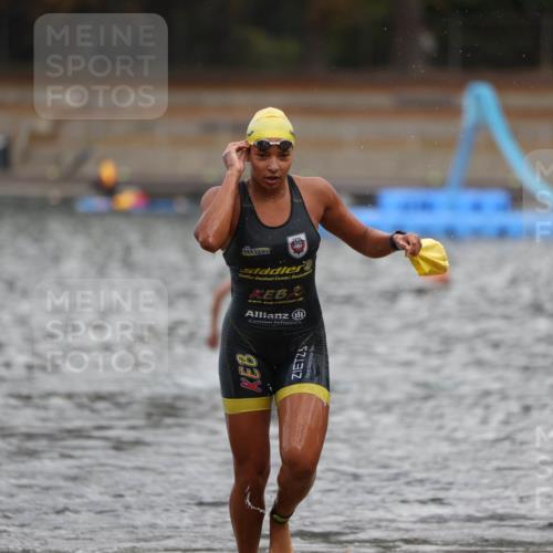 14.09.2025 - Stadtparktriathlon Michael Strokosch http://msf.ph/oto/8875764 14.09.2025 13:09:21 Schwimmen 1525, 1541, 1552 meine-sportfotos.de