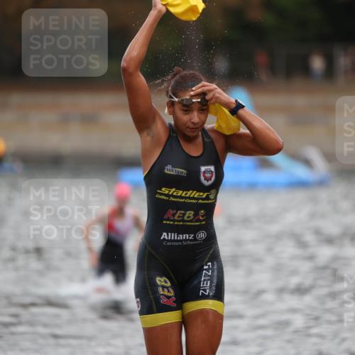 14.09.2025 - Stadtparktriathlon Michael Strokosch http://msf.ph/oto/8875769 14.09.2025 13:09:22 Schwimmen 1525, 1541, 1552 meine-sportfotos.de