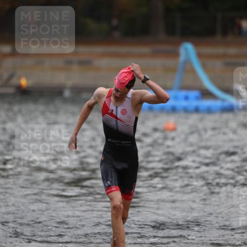 14.09.2025 - Stadtparktriathlon Michael Strokosch http://msf.ph/oto/8875779 14.09.2025 13:09:27 Schwimmen 1552 meine-sportfotos.de