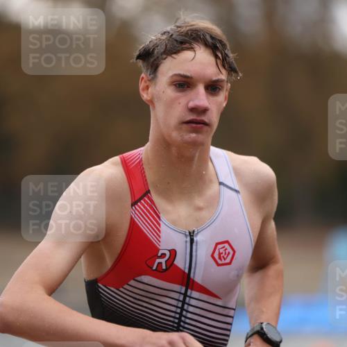 14.09.2025 - Stadtparktriathlon Michael Strokosch http://msf.ph/oto/8875796 14.09.2025 13:09:31 Schwimmen 1552 meine-sportfotos.de