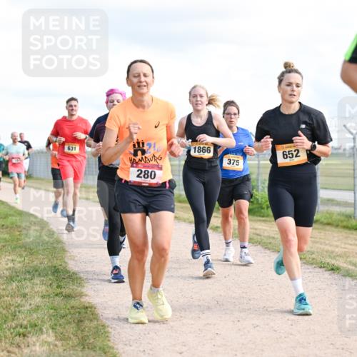 14.09.2025 - Airport Race Dr. Thomas Lammeyer http://msf.ph/oto/8875799 14.09.2025 12:20:37 Laufen 631, 1866, 652, 375, 280 meine-sportfotos.de