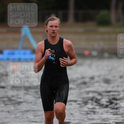 14.09.2025 - Stadtparktriathlon Michael Strokosch http://msf.ph/oto/8875809 14.09.2025 13:09:50 Schwimmen 1538 meine-sportfotos.de