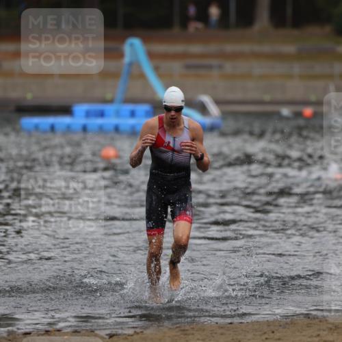 14.09.2025 - Stadtparktriathlon Michael Strokosch http://msf.ph/oto/8875821 14.09.2025 13:10:13 Schwimmen 1548 meine-sportfotos.de