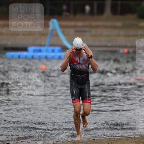 14.09.2025 - Stadtparktriathlon Michael Strokosch http://msf.ph/oto/8875823 14.09.2025 13:10:14 Schwimmen 1548 meine-sportfotos.de