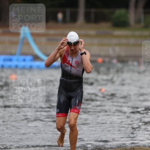 14.09.2025 - Stadtparktriathlon Michael Strokosch http://msf.ph/oto/8875824 14.09.2025 13:10:15 Schwimmen 1548 meine-sportfotos.de