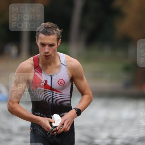 14.09.2025 - Stadtparktriathlon Michael Strokosch http://msf.ph/oto/8875832 14.09.2025 13:10:18 Schwimmen 1548 meine-sportfotos.de