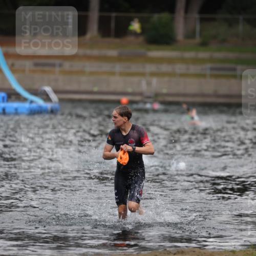 14.09.2025 - Stadtparktriathlon Michael Strokosch http://msf.ph/oto/8875840 14.09.2025 13:10:35 Schwimmen 1542 meine-sportfotos.de