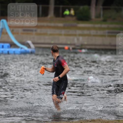 14.09.2025 - Stadtparktriathlon Michael Strokosch http://msf.ph/oto/8875841 14.09.2025 13:10:36 Schwimmen 1542 meine-sportfotos.de