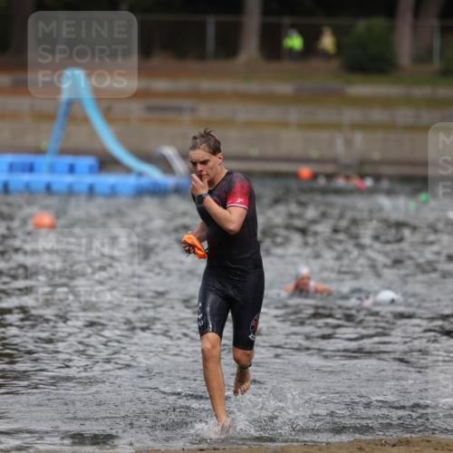 14.09.2025 - Stadtparktriathlon Michael Strokosch http://msf.ph/oto/8875844 14.09.2025 13:10:37 Schwimmen 1542 meine-sportfotos.de