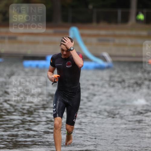 14.09.2025 - Stadtparktriathlon Michael Strokosch http://msf.ph/oto/8875849 14.09.2025 13:10:38 Schwimmen 1531, 1542 meine-sportfotos.de