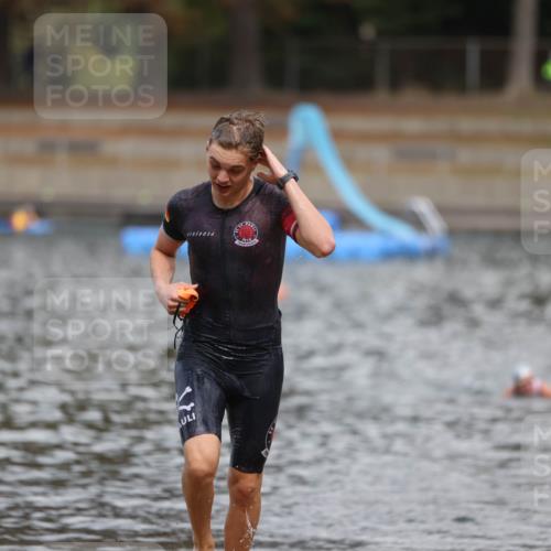 14.09.2025 - Stadtparktriathlon Michael Strokosch http://msf.ph/oto/8875851 14.09.2025 13:10:38 Schwimmen 1531, 1542 meine-sportfotos.de