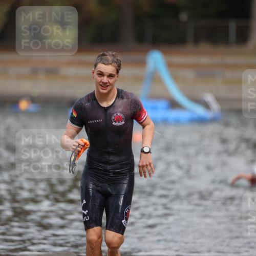 14.09.2025 - Stadtparktriathlon Michael Strokosch http://msf.ph/oto/8875853 14.09.2025 13:10:39 Schwimmen 1531, 1536, 1542 meine-sportfotos.de